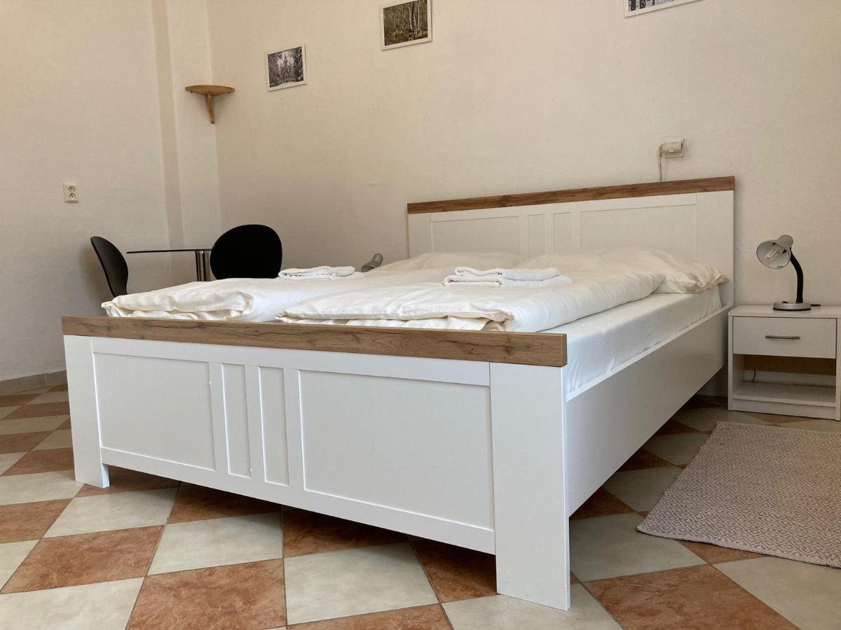Penzion U Thuje Trebon Exterior foto